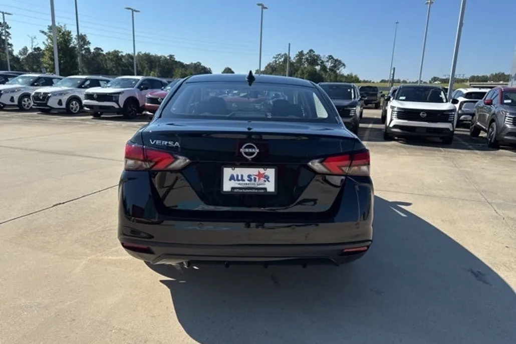 2025 Nissan Versa SV photo 1