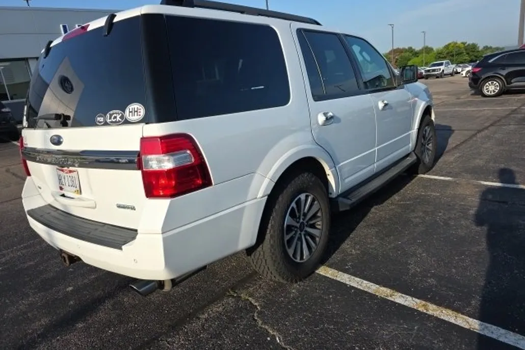2017 Ford Expedition XLT photo 1
