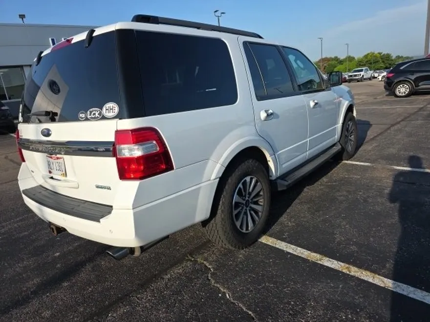 2017 Ford Expedition XLT photo 1