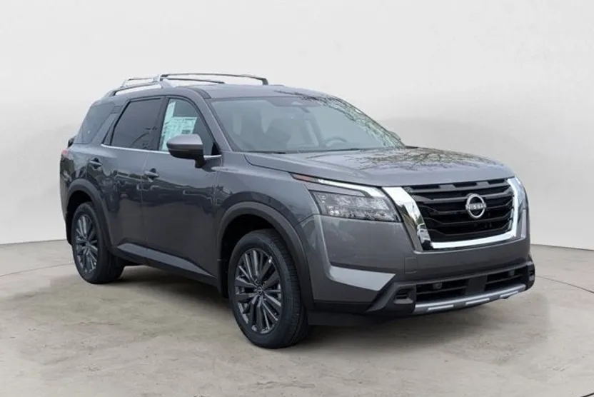 2025 Nissan Pathfinder SL photo 1