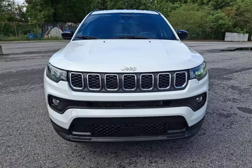 2024 Jeep Compass Latitude photo 1
