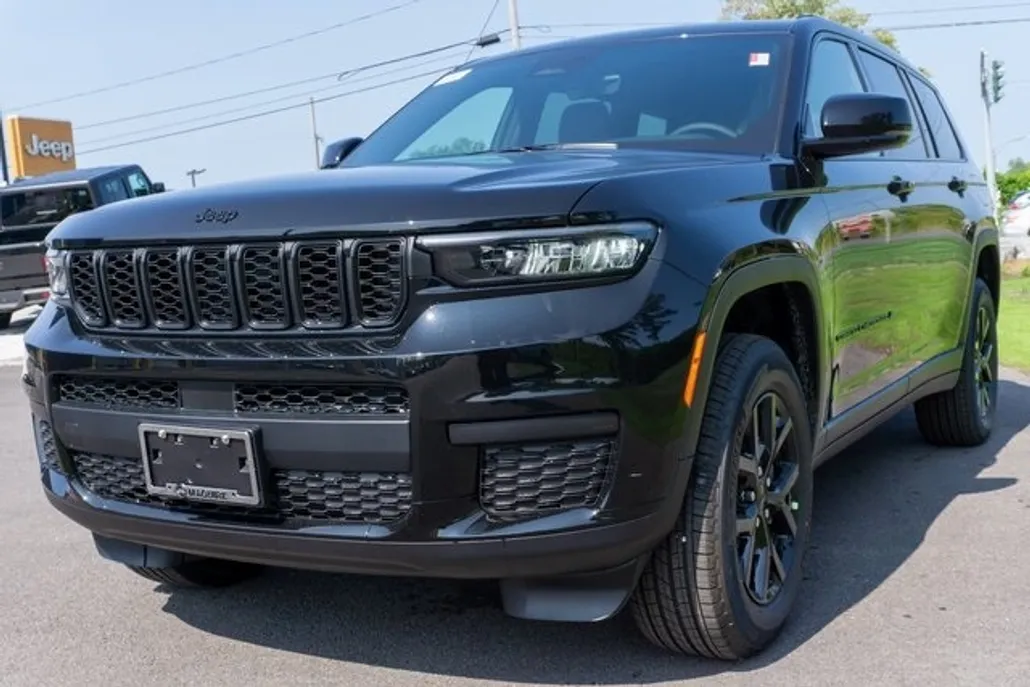 2025 Jeep Grand Cherokee Altitude X photo 1