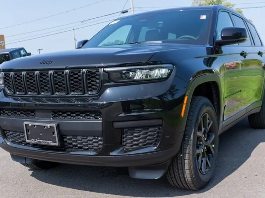 2025 Jeep Grand Cherokee Altitude X photo 1