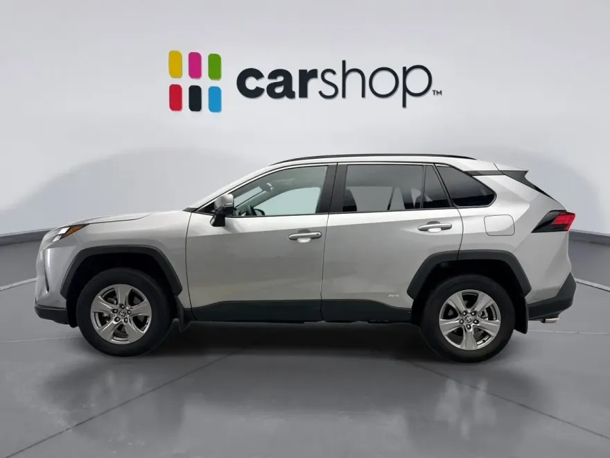2024 Toyota RAV4 Hybrid XLE photo 1
