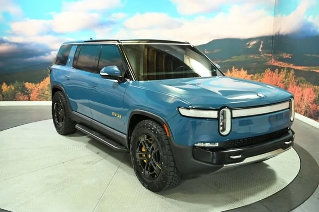 2023 Rivian R1S Adventure photo 1