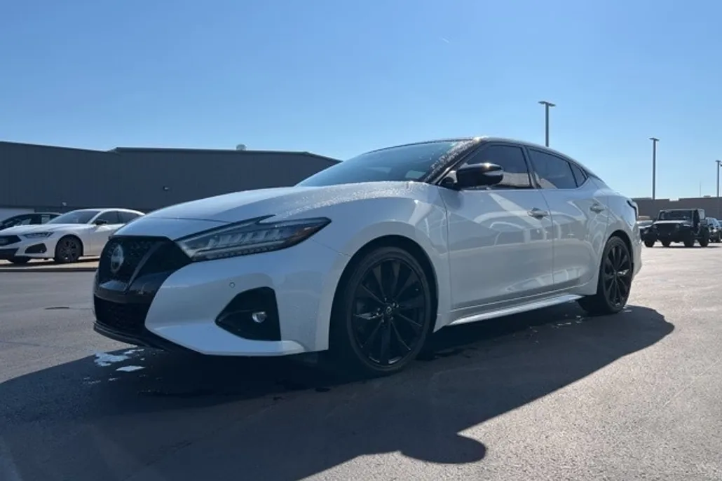 2023 Nissan Maxima SR photo 1