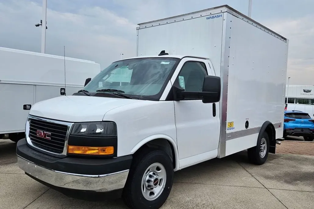 2024 Gmc Savana Cutaway 3500 photo 1