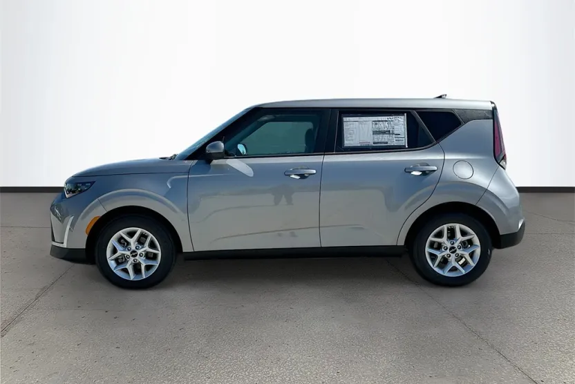 2025 Kia Soul LX photo 1