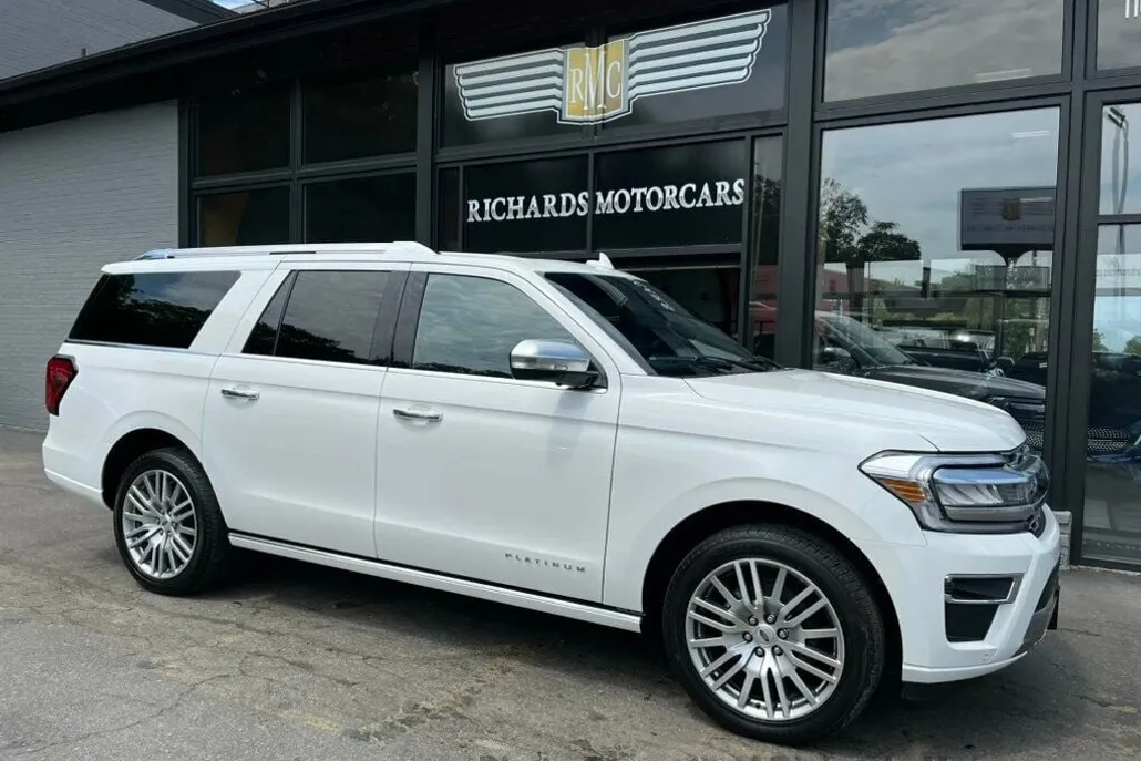 2022 Ford Expedition MAX Platinum photo 1