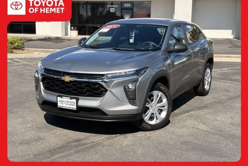 2024 Chevrolet Trax LS photo 1