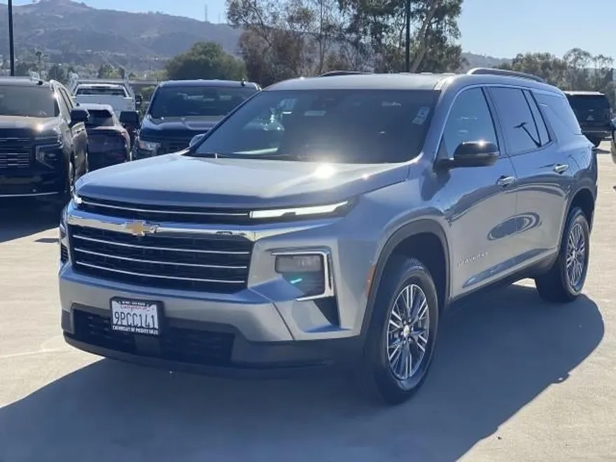 2025 Chevrolet Traverse photo 1