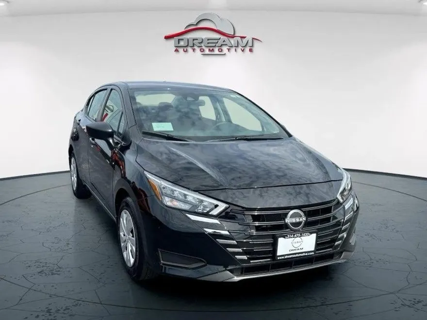 2025 Nissan Versa S photo 1