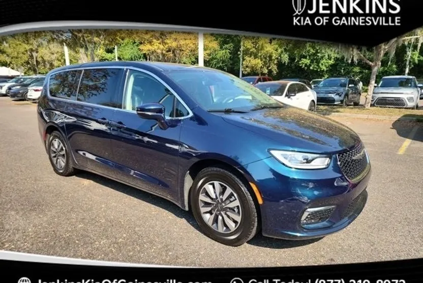 2022 Chrysler Pacifica Hybrid Touring L photo 1