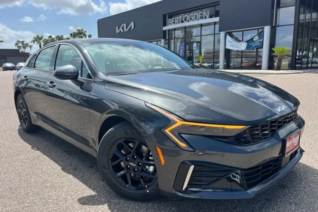 2025 Kia K5 LXS photo 1