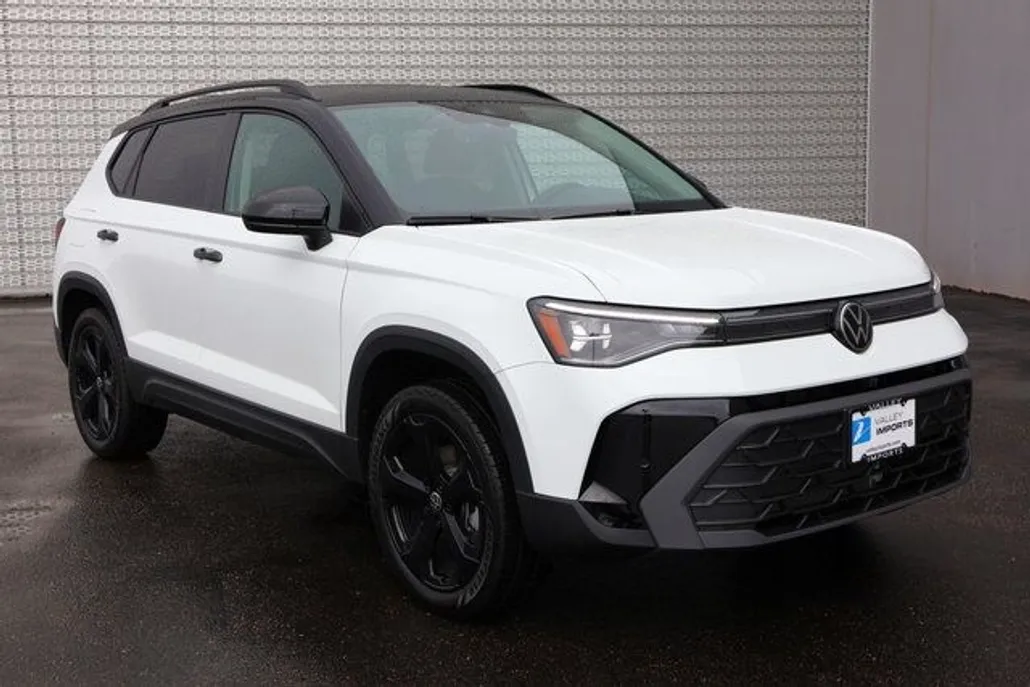2025 Volkswagen Taos SE photo 1