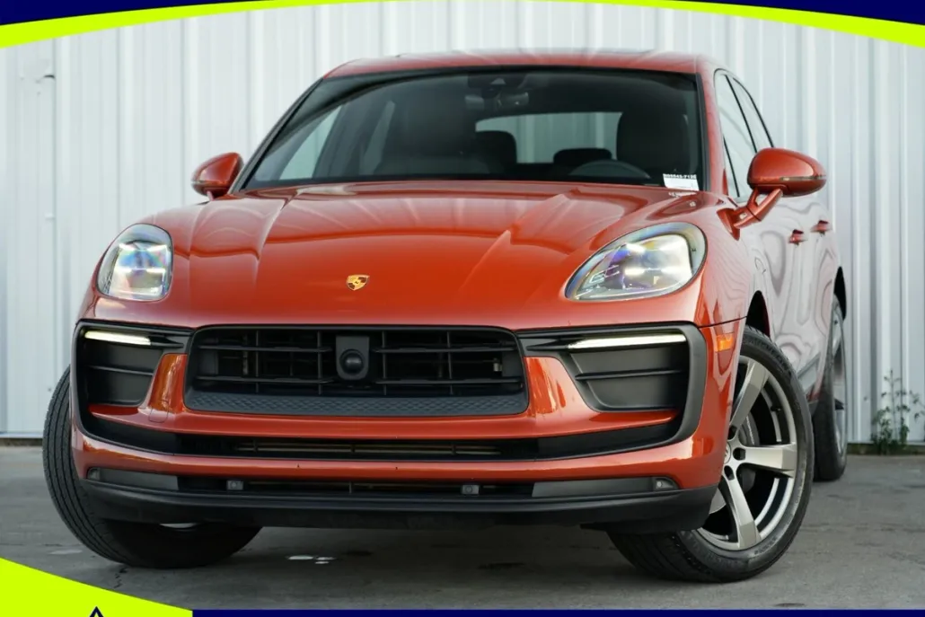 2023 Porsche Macan T photo 1