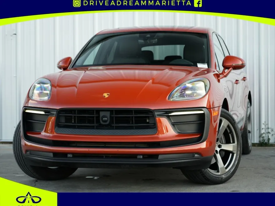 2023 Porsche Macan T photo 1