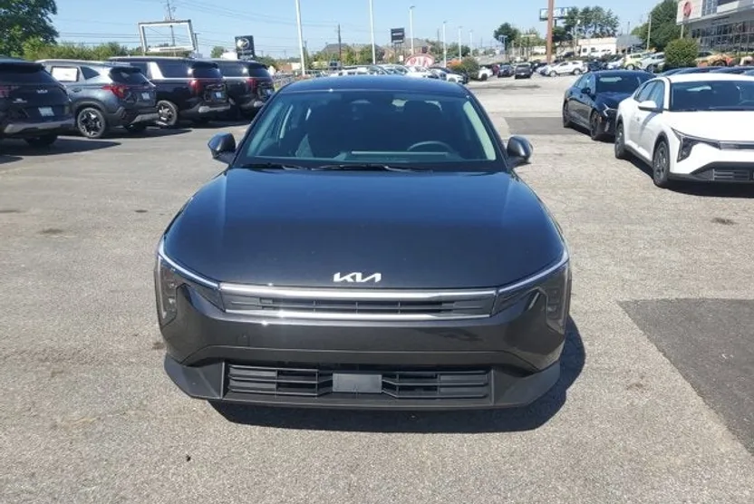 2025 Kia K4 LXS photo 1