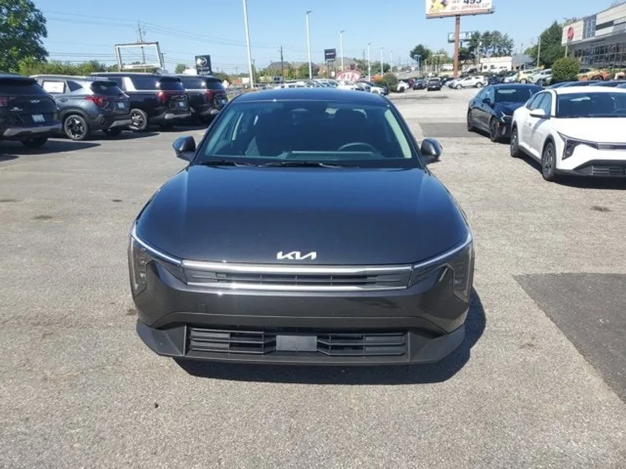 2025 Kia K4 LXS photo 1