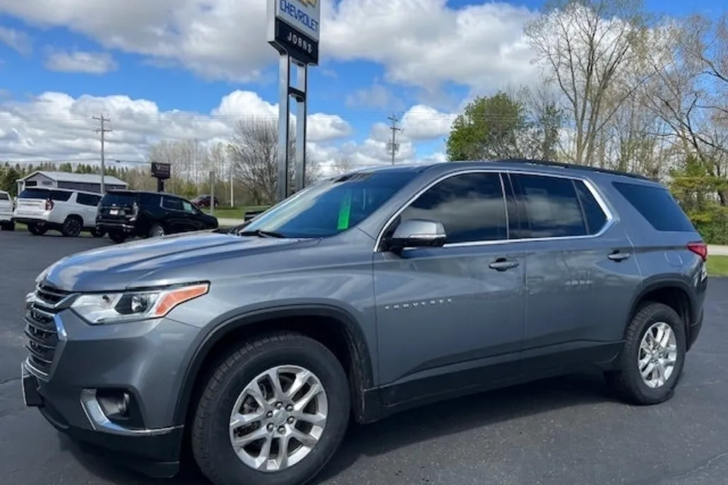 2021 Chevrolet Traverse Leather photo 1