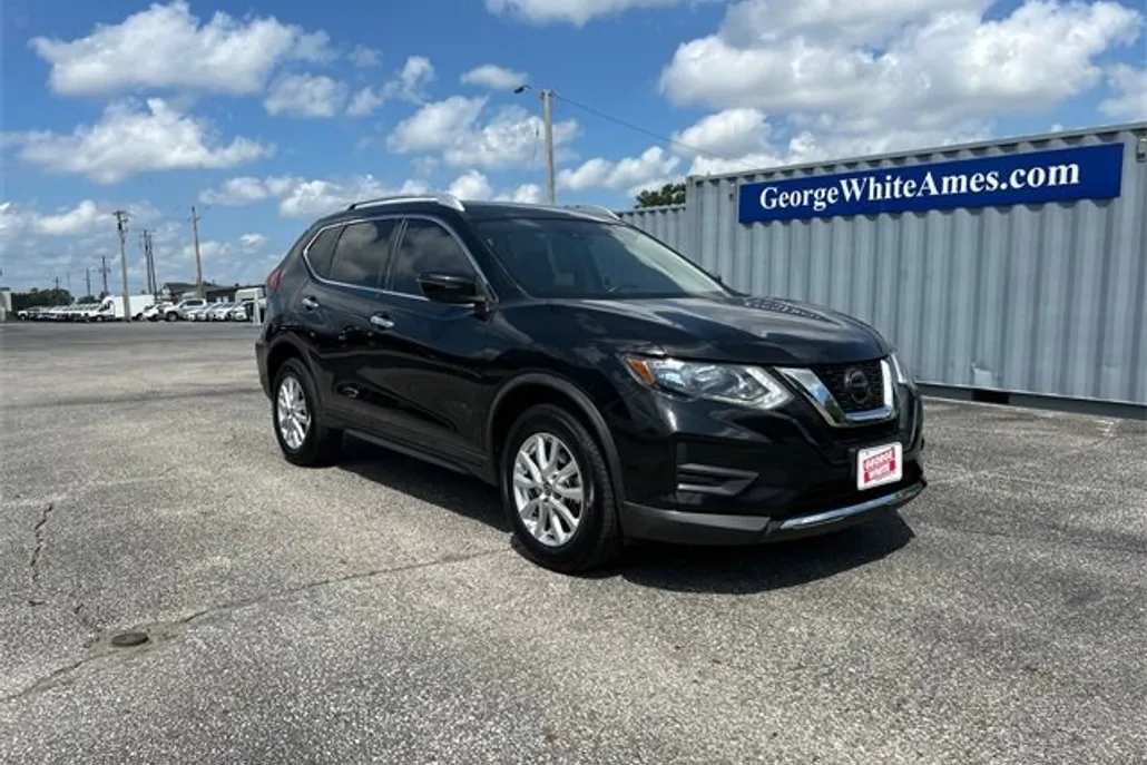 2020 Nissan Rogue SV photo 1