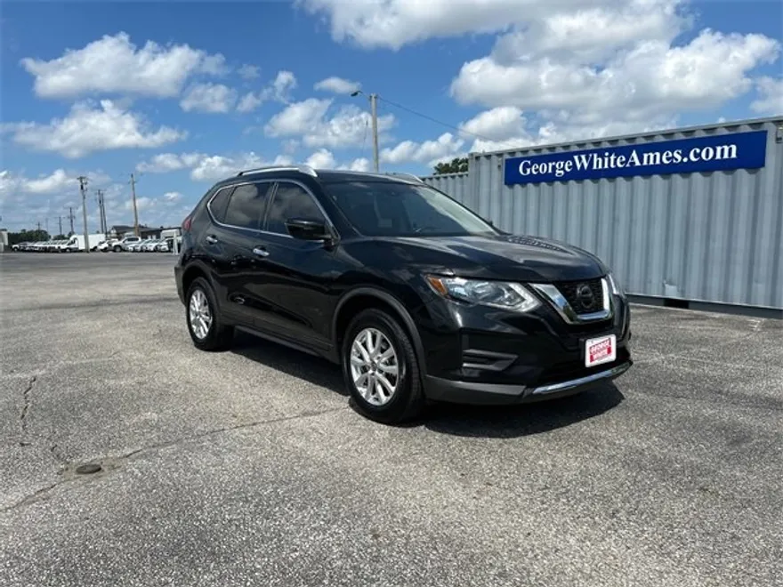 2020 Nissan Rogue SV photo 1