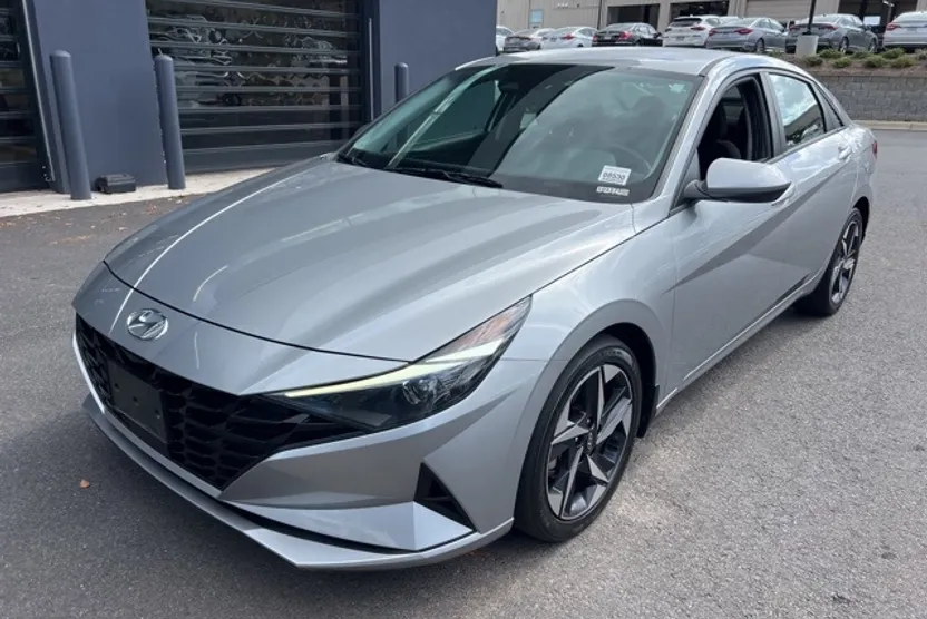 2023 Hyundai Elantra SEL Convenience photo 1