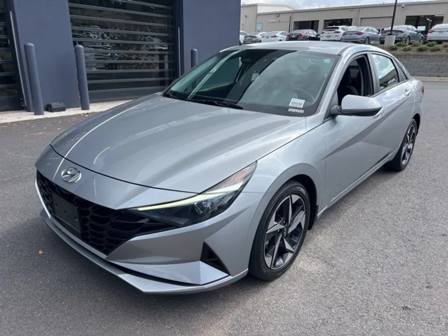 2023 Hyundai Elantra SEL Convenience photo 1