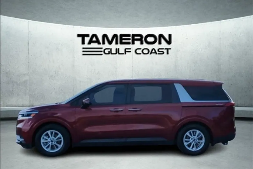 2022 Kia Carnival LXS photo 1