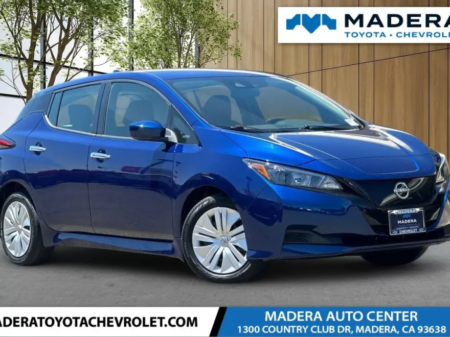 2023 Nissan Leaf S photo 1