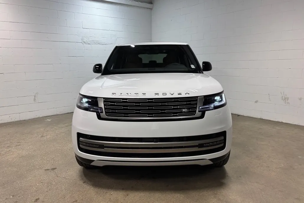 2025 Land Rover Range Rover SE photo 1