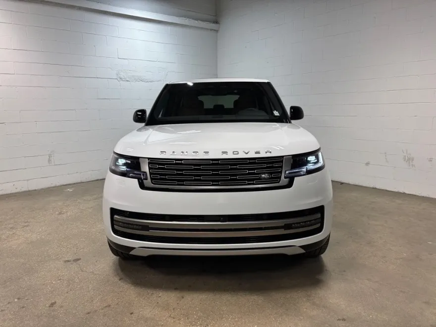 2025 Land Rover Range Rover SE photo 1