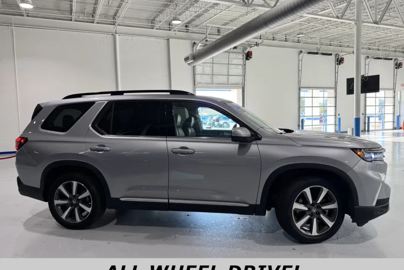 2024 Honda Pilot Touring photo 1