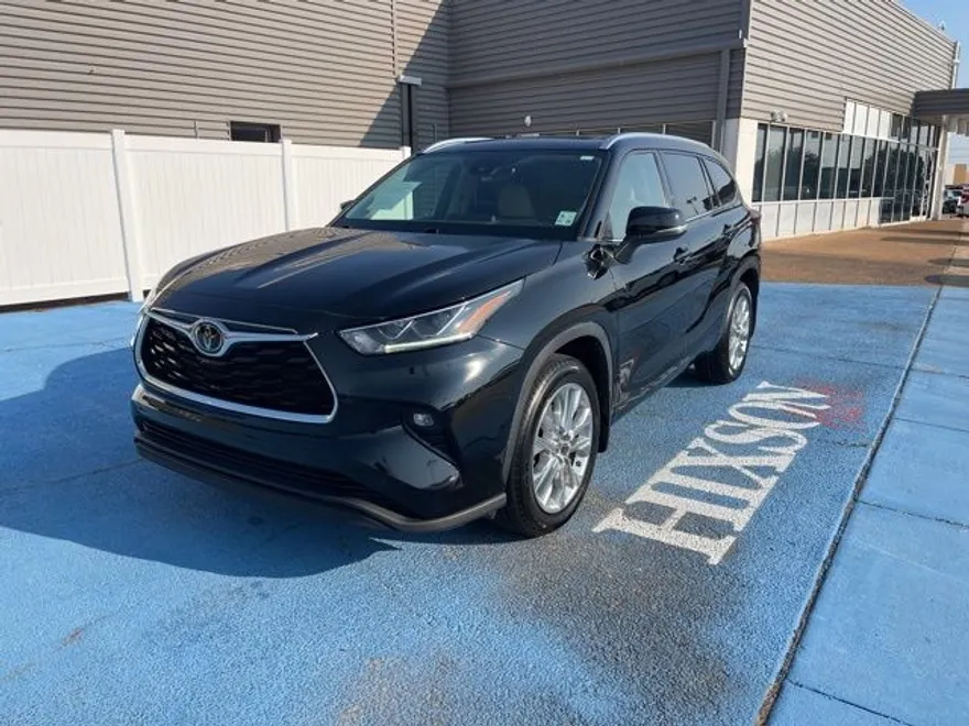 2022 Toyota Highlander Limited photo 1