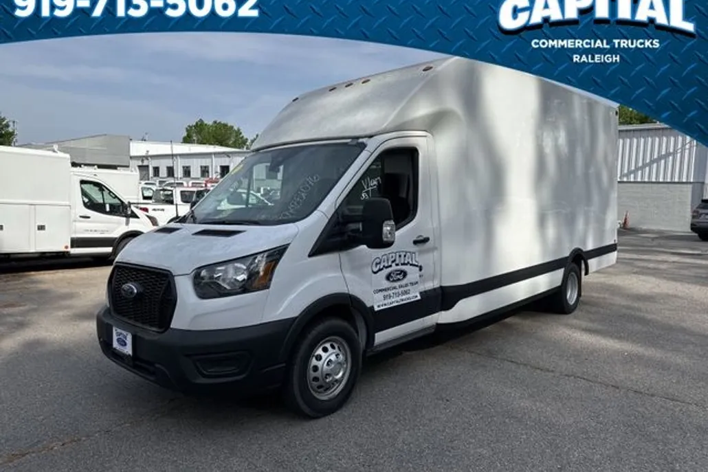 2023 Ford Transit Cutaway photo 1