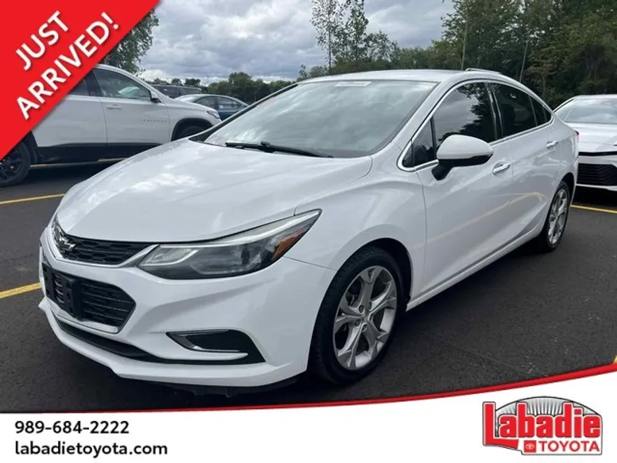 2017 Chevrolet Cruze Premier photo 1