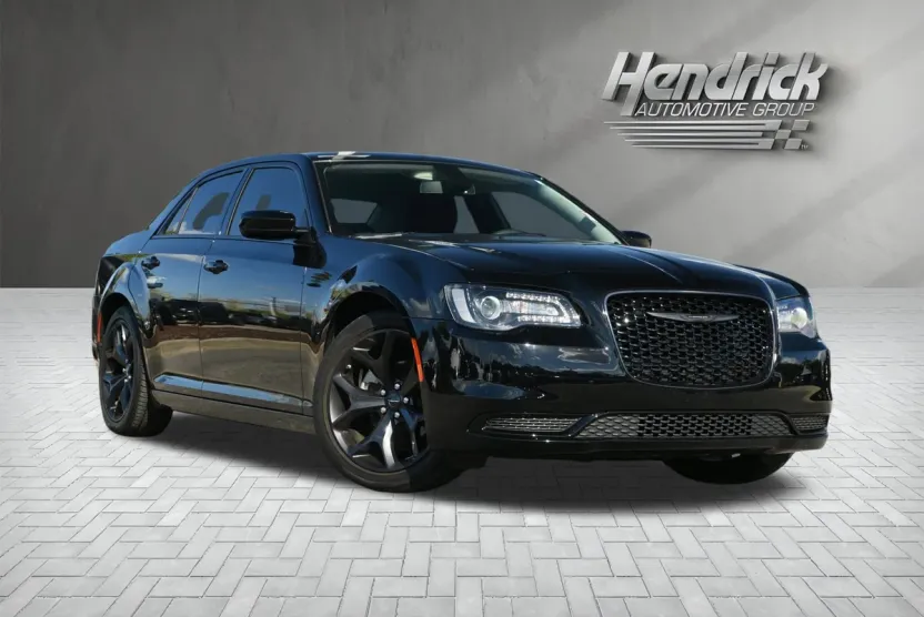 2022 Chrysler 300 Touring photo 1