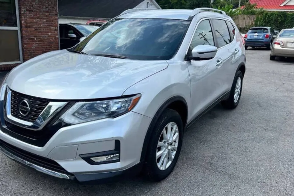 2019 Nissan Rogue SV photo 1