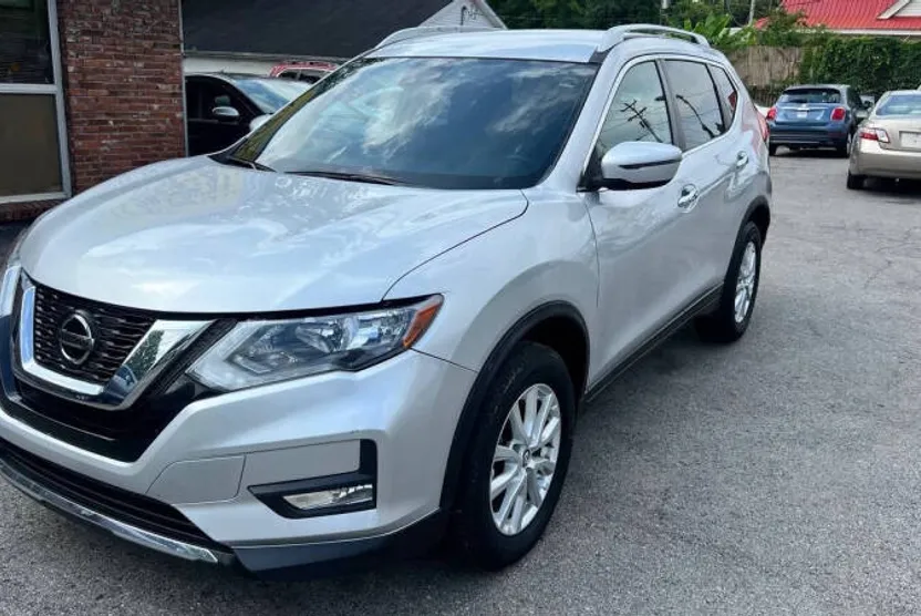 2019 Nissan Rogue SV photo 1