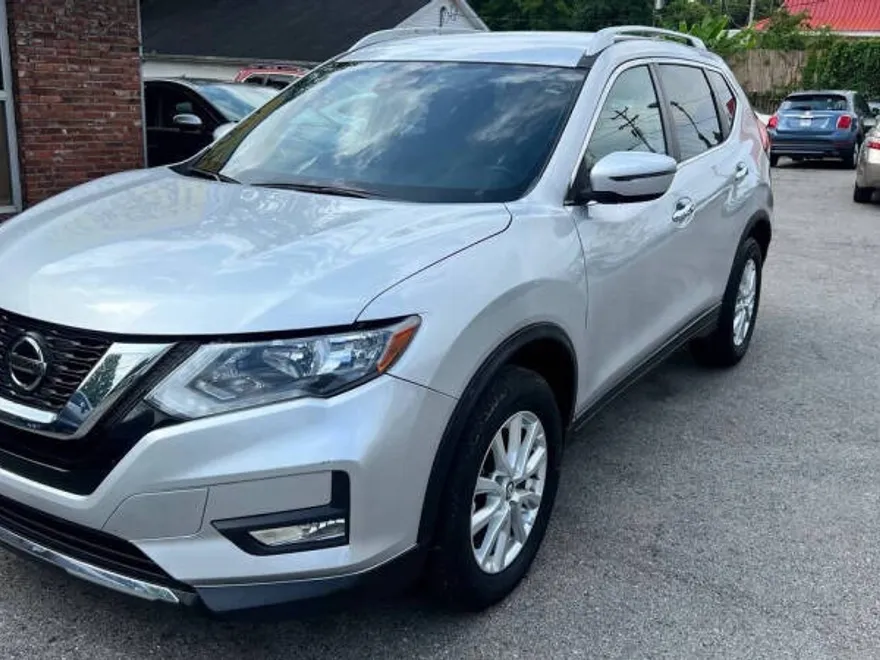 2019 Nissan Rogue SV photo 1
