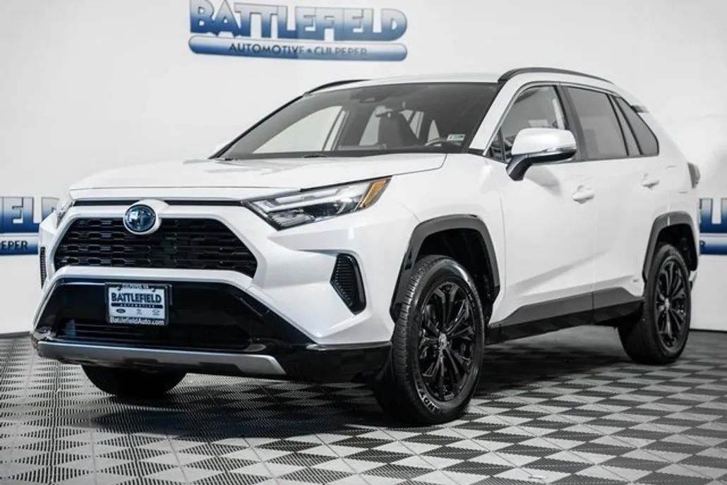 2024 Toyota RAV4 Hybrid SE photo 1