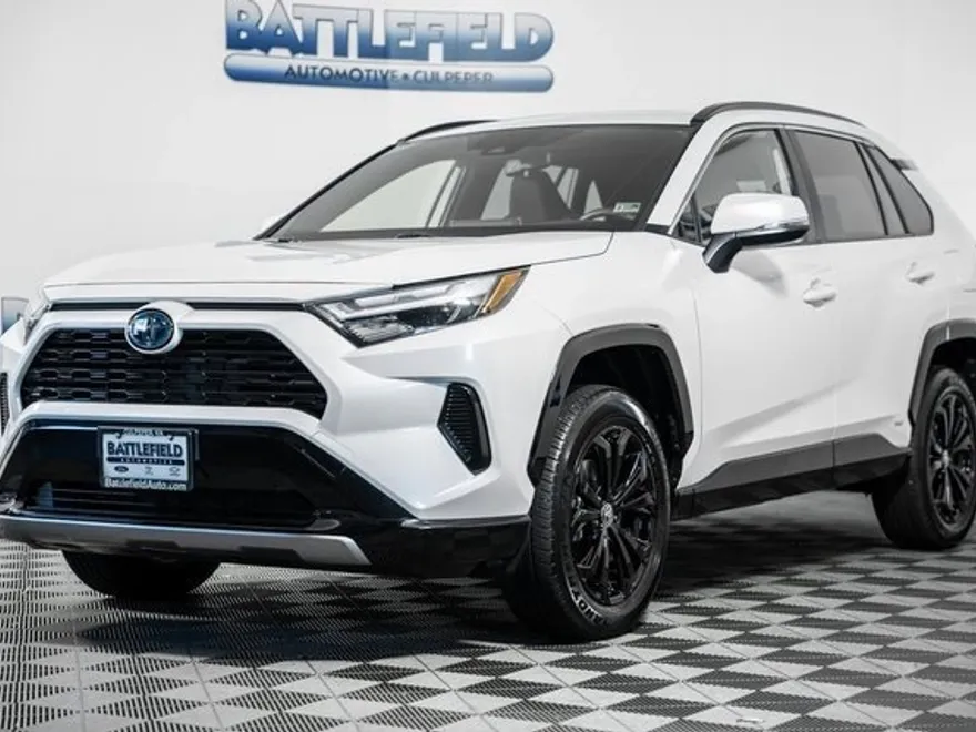 2024 Toyota RAV4 Hybrid SE photo 1