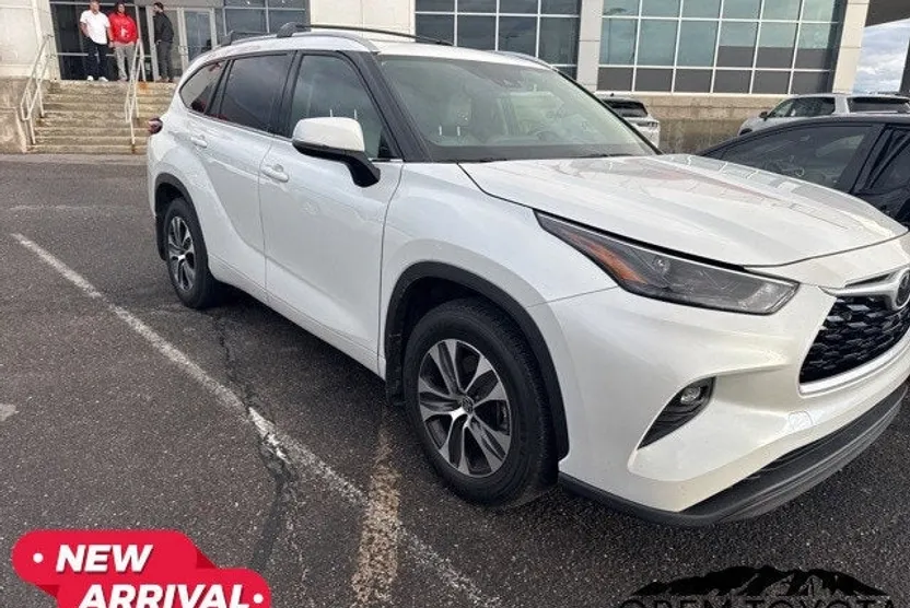 2022 Toyota Highlander XLE photo 1
