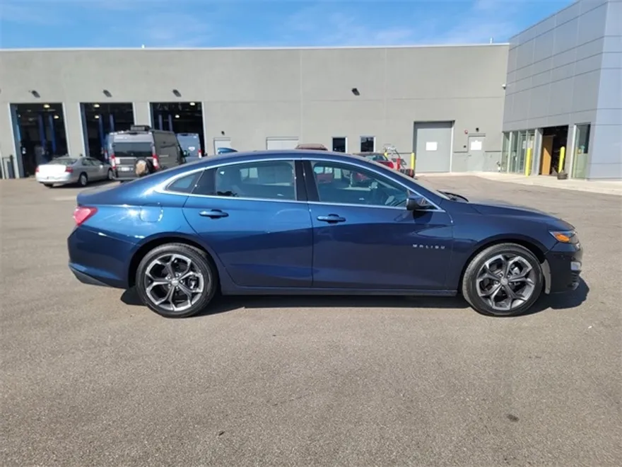 2022 Chevrolet Malibu 1LT photo 1