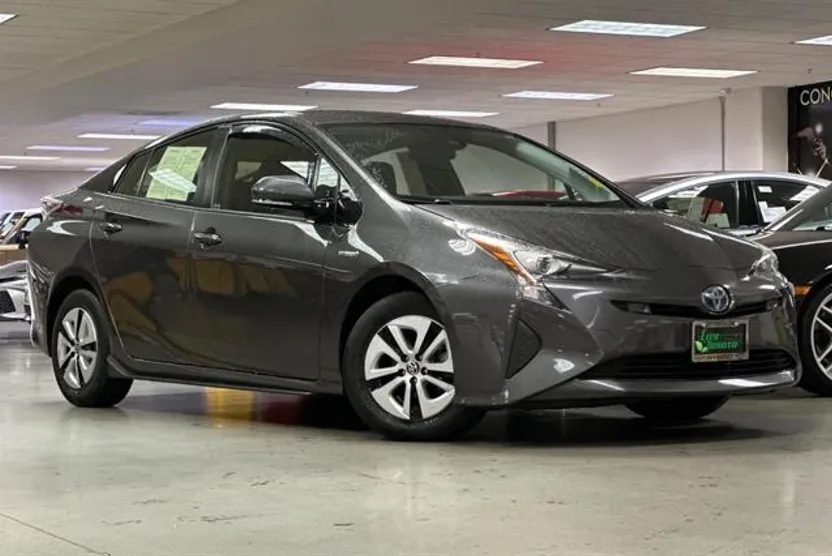 2017 Toyota Prius One Two photo 1
