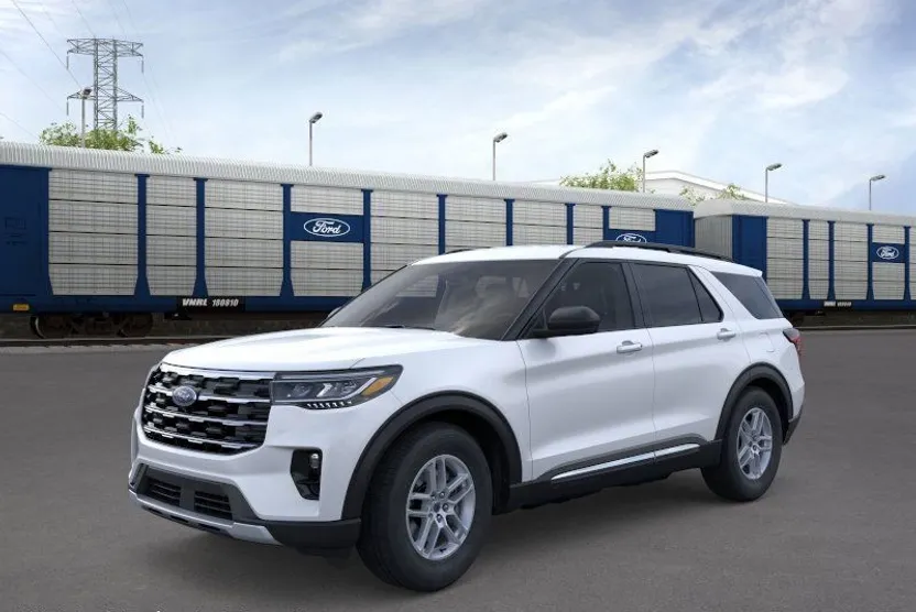 2025 Ford Explorer photo 1