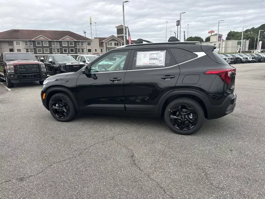 2026 Kia Seltos EX photo 1