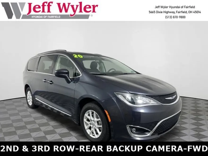 2020 Chrysler Pacifica Touring L photo 1