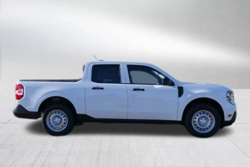 2025 Ford Maverick XL photo 1