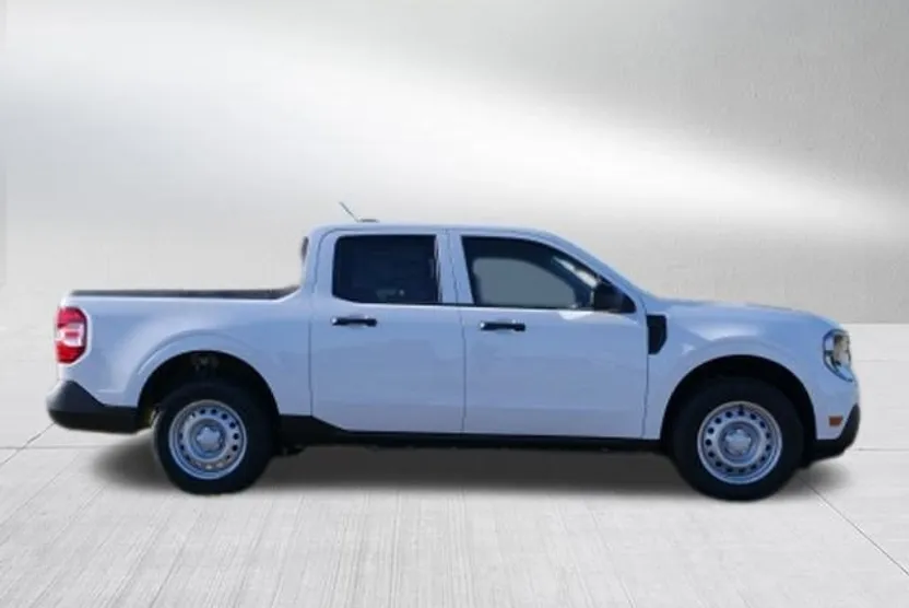2025 Ford Maverick XL photo 1